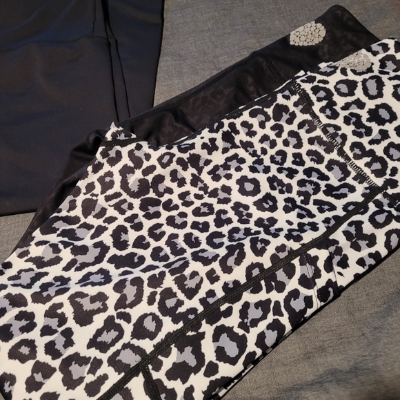 3 pairs of Love Her Shop leggings Size M - Picture 3 of 5